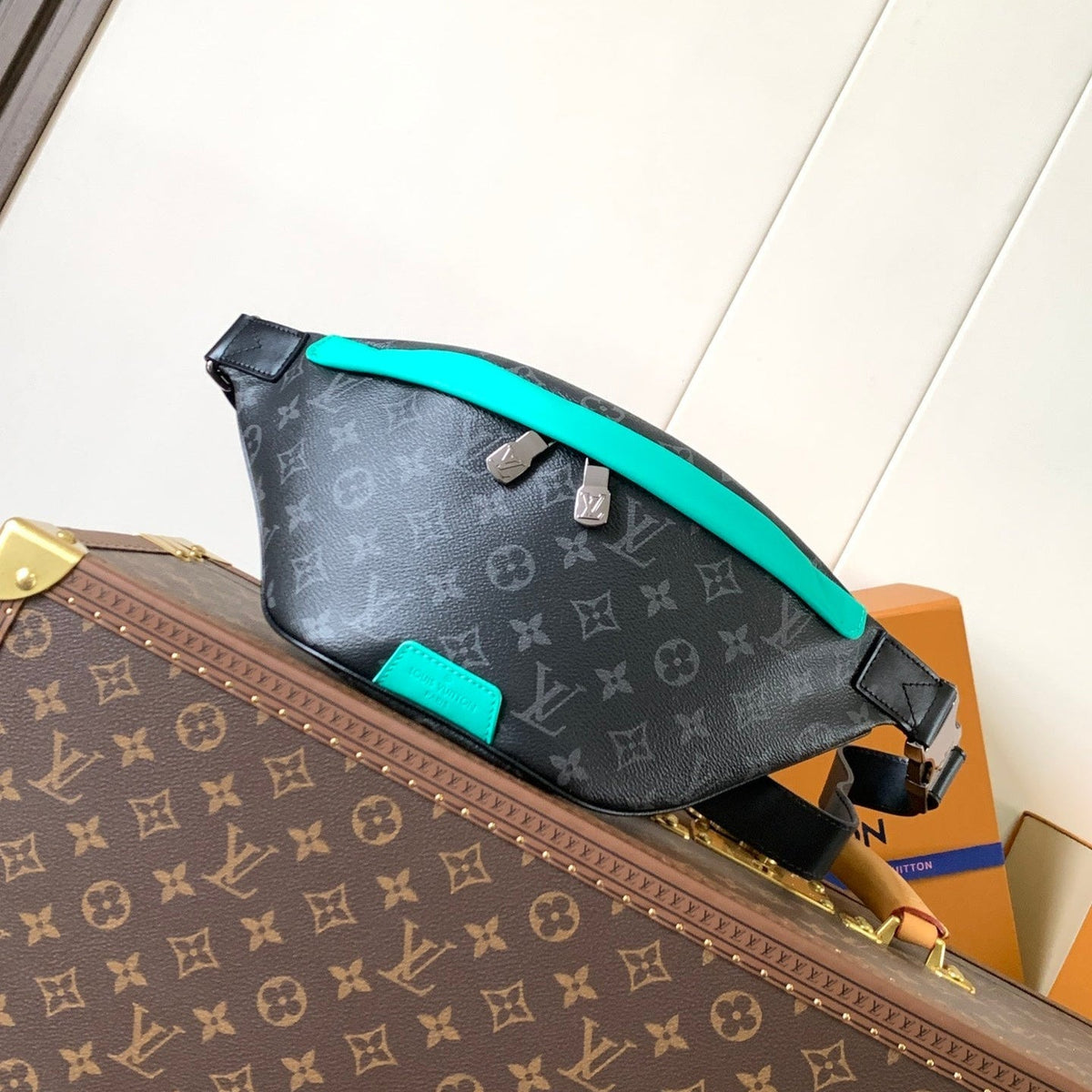 LV 25S DISCOVERY BUMBAG 44 IN BLACK AQUA MONOGRAM ECLIPSE CANVAS AND CALFSKIN