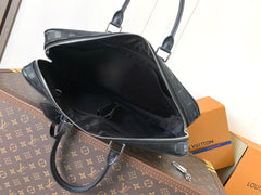 LV 25S PORTE- DOCUMENTS VOYAGE 41 IN BLACK EMBOSSED DAMIER INFINI CALFSKIN