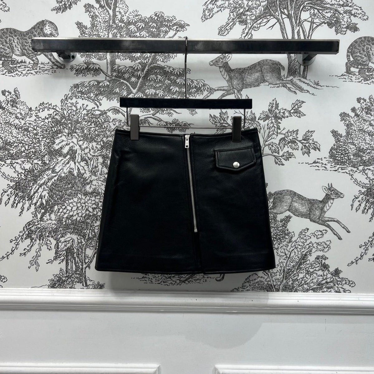PRADA SHORT LEATHER SKIRT WITH ZIPPER 274475