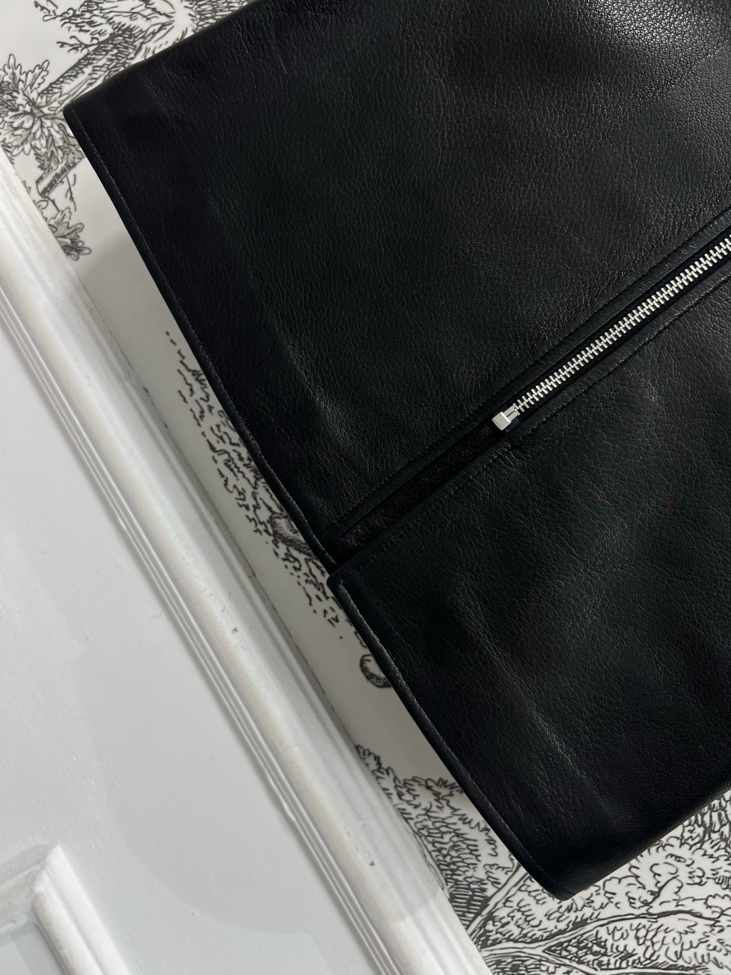 PRADA SHORT LEATHER SKIRT WITH ZIPPER 274475