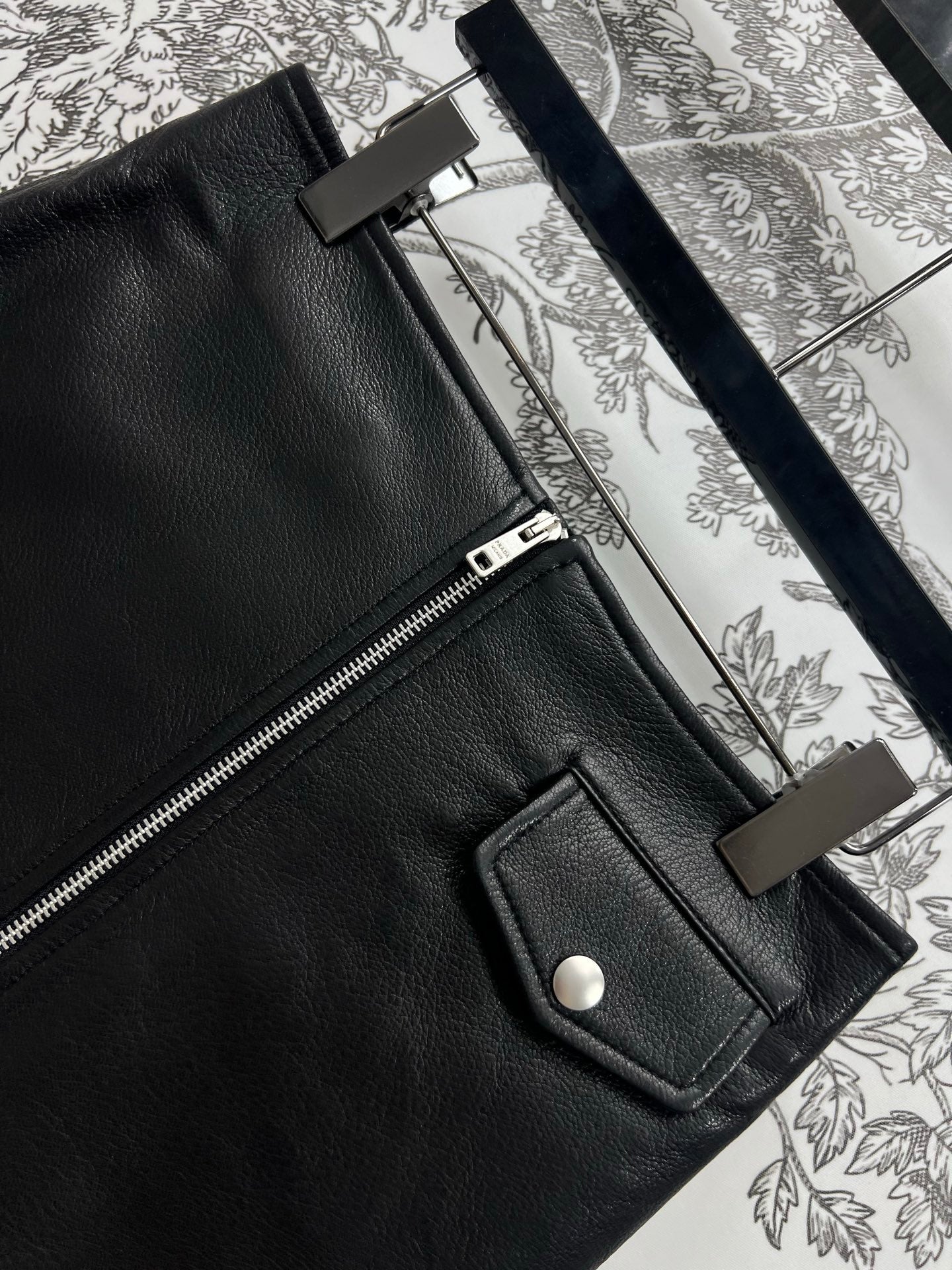 PRADA SHORT LEATHER SKIRT WITH ZIPPER 274475