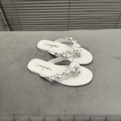 THONG SLIPPERS CAMELLIA IN WHITE CALFSKIN