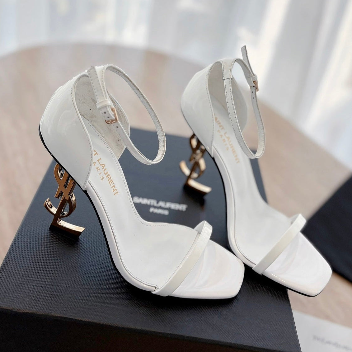 CLASSIC HIGH HEELS 10 CM IN WHITE PATENT CALFSKIN