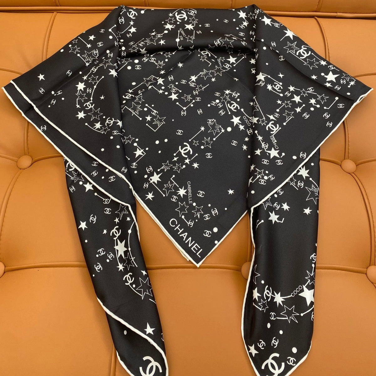 CHANEL 25S SCARF 90 IN SILK 704600