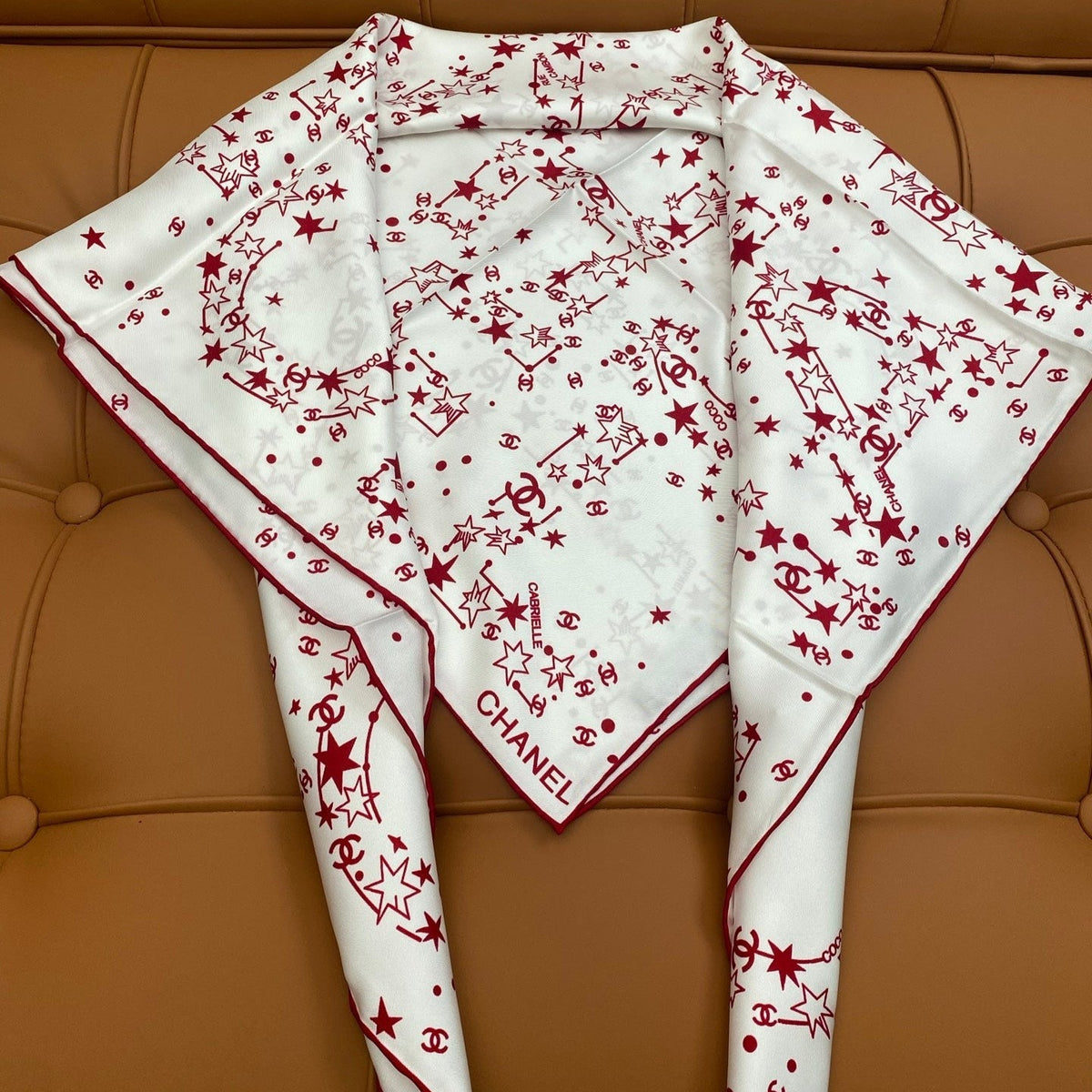 CHANEL 25S SCARF 90 IN SILK 704601