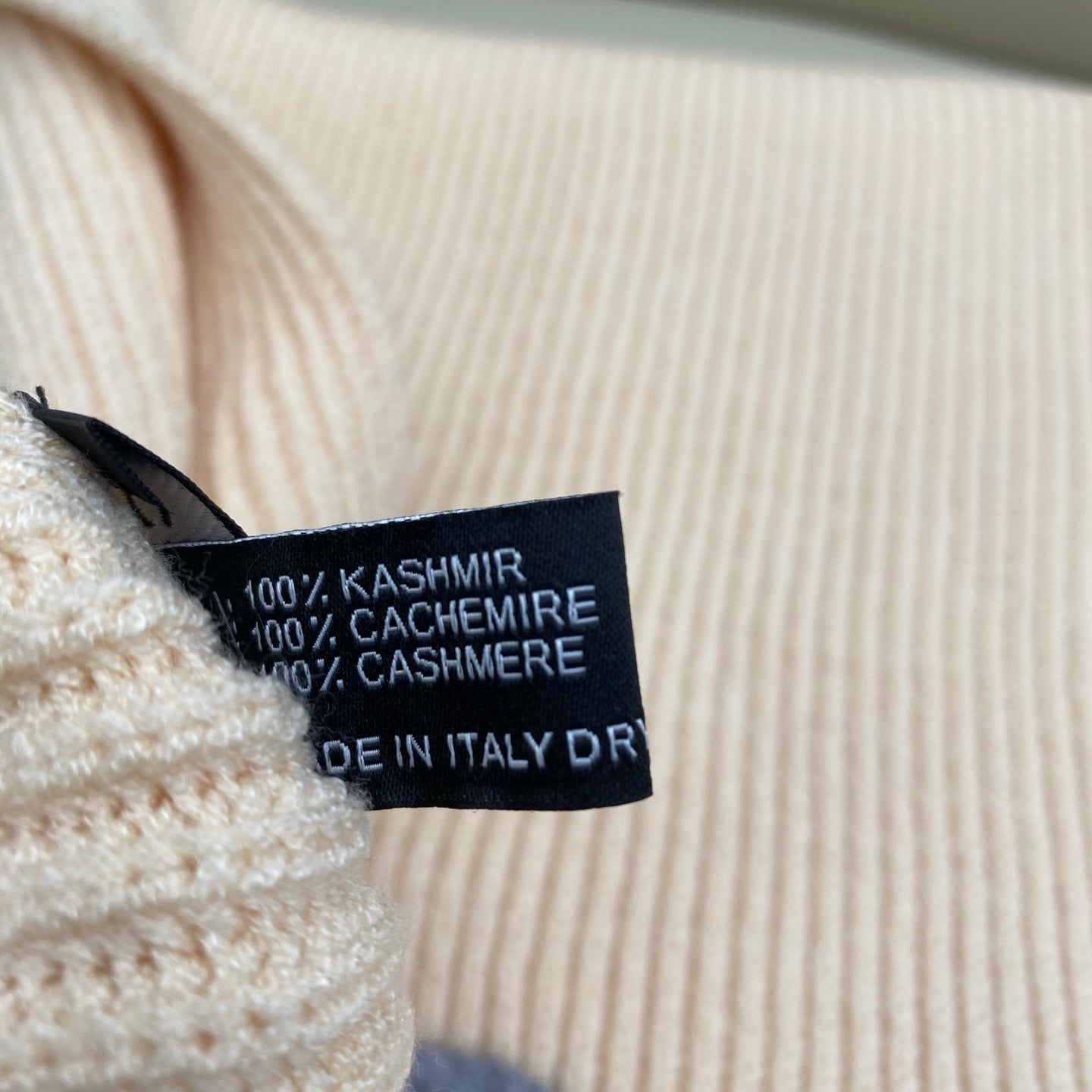 CHANEL 25S SCARF IN CASHMERE 931290