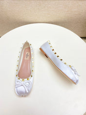 ROCKSTUD PATENT LEATHER BALLERINA IN WHITE SILK