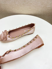 ROCKSTUD PATENT LEATHER BALLERINA IN LIGHT PINK SILK