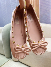 ROCKSTUD PATENT LEATHER BALLERINA IN LIGHT PINK SILK