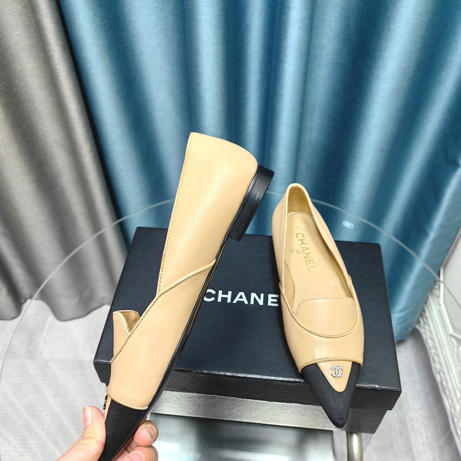 BALLET FLAT DARK CREAM MIX BLACK SHEEPSKIN POINTED TOE