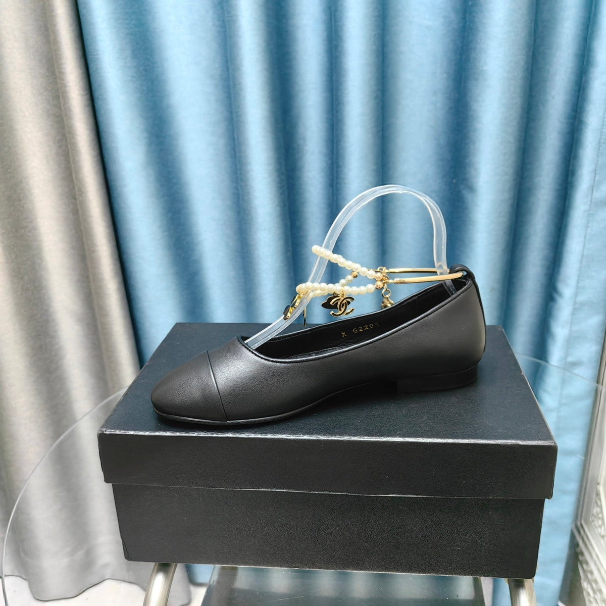 MARY JANE WITH PEARL STRAP IN BLACK LAMBSKIN