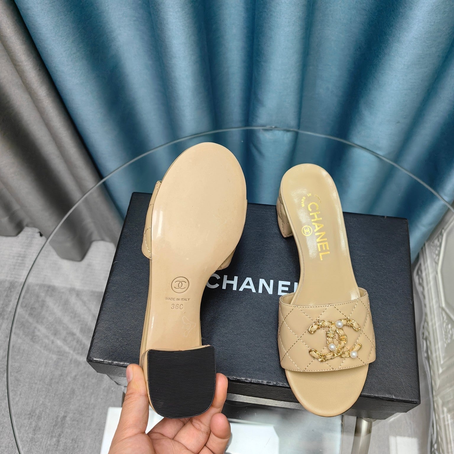MULE SLIDE SANDAL IN BEIGE CREAM LAMBSKIN