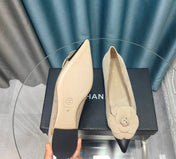 CC BALLET FLAT IN TAN BEIGE SUEDE AND BLACK CALFSKIN WITH FLOWER