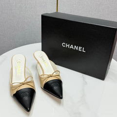 CC HEEL MULES 25S IN BLACK AND BEIGE LAMBSKIN WITH BOW