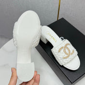 CC HIGH HEEL 25S IN WHITE FABRIC AND CALFSKIN WITH LOGO