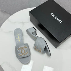 CC HIGH HEEL 25S IN DUSTY BLUE GREY CALFSKIN WITH LOGO