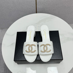 CC HIGH HEEL 25S IN WHITE CALFSKIN WITH LOGO