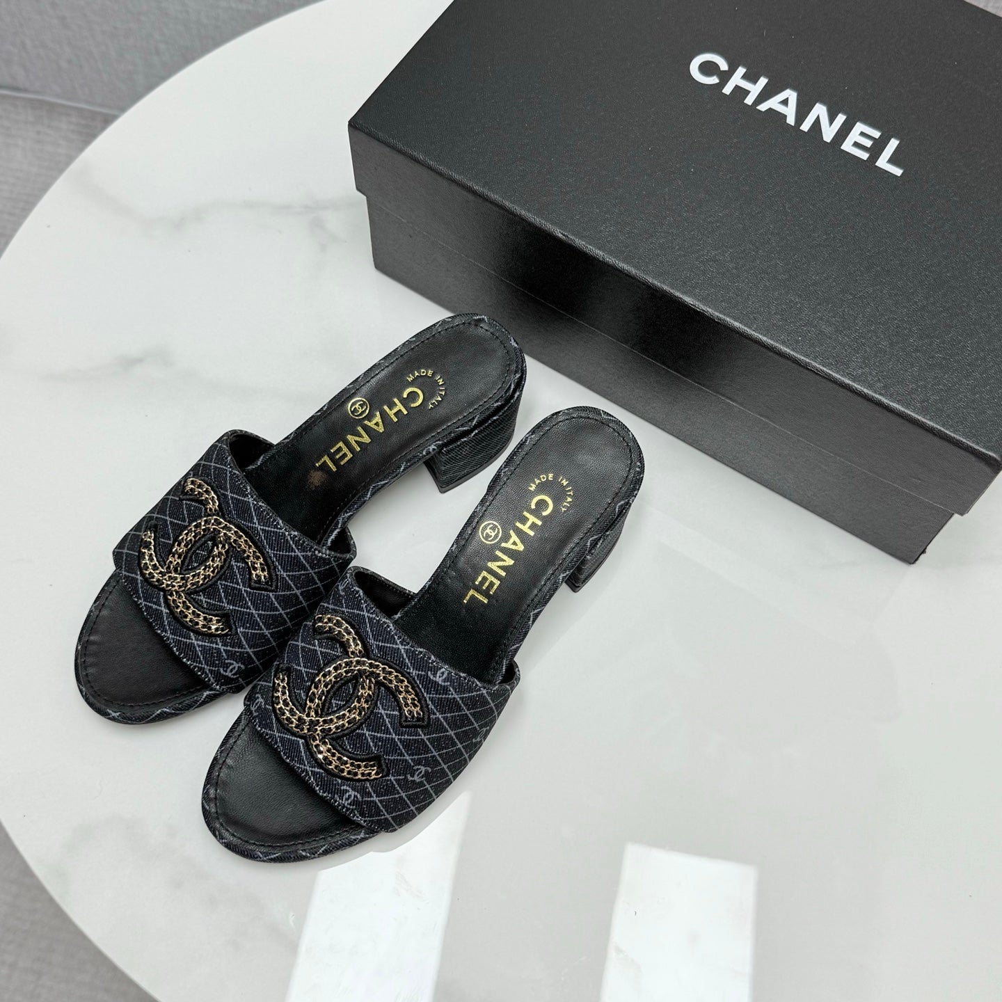 CC HIGH HEEL 25S IN BLACK DENIM STRIPED PATTERN WITH LOGO PRINT