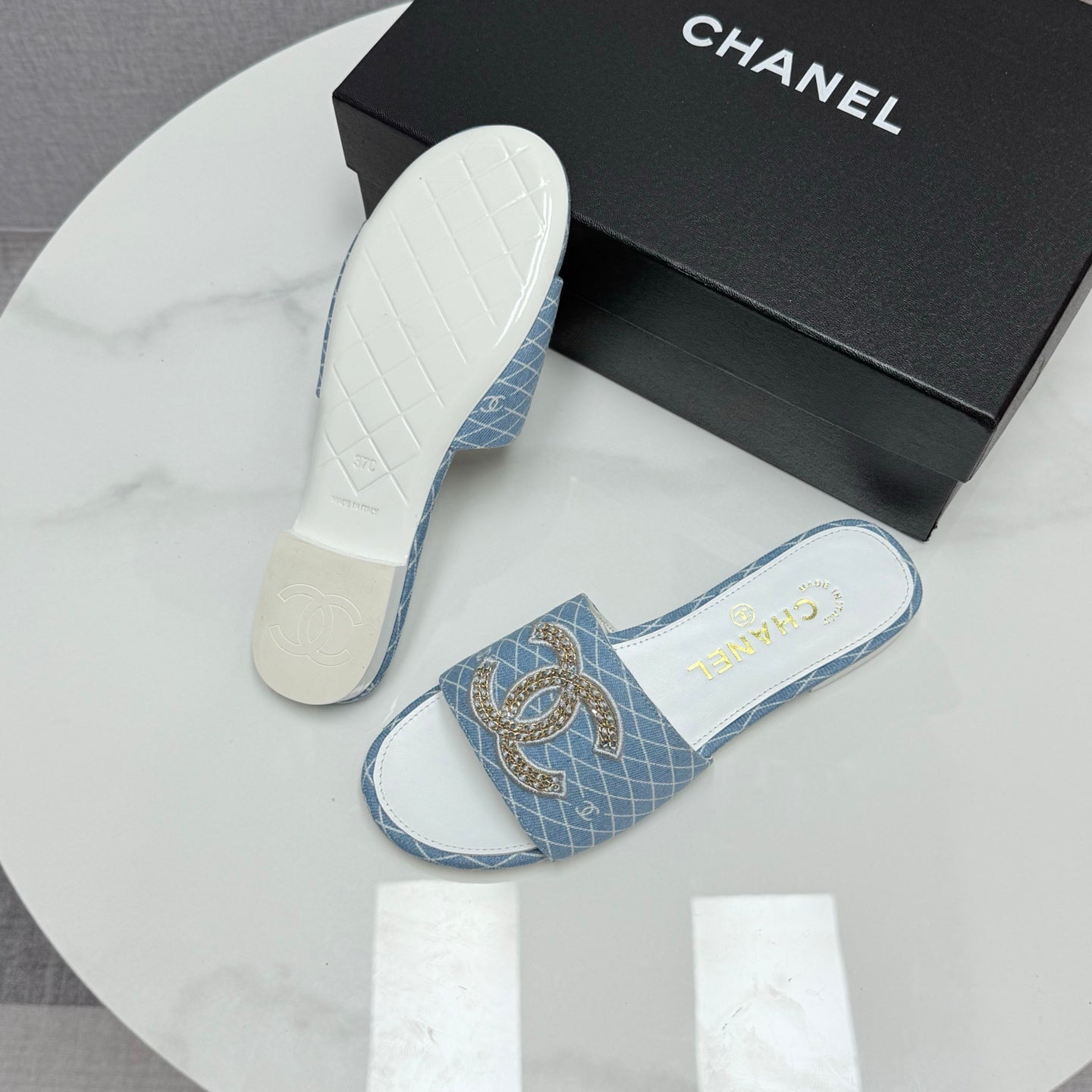 CC SLIDE SANDALS 25S IN SKY BLUE DENIM AND WHITE CALFSKIN WITH LOGO