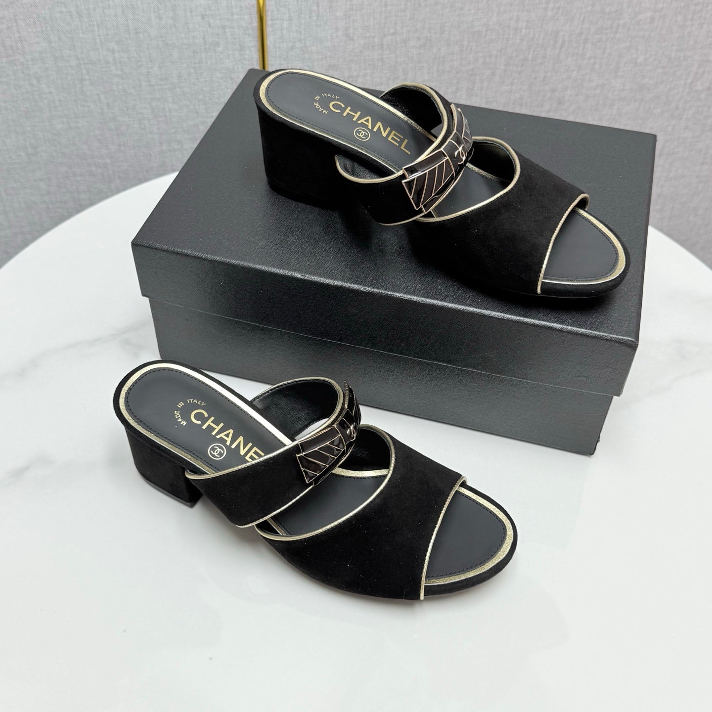 CC DOUBLE-STRAP HEELS 25S IN BLACK SUEDE