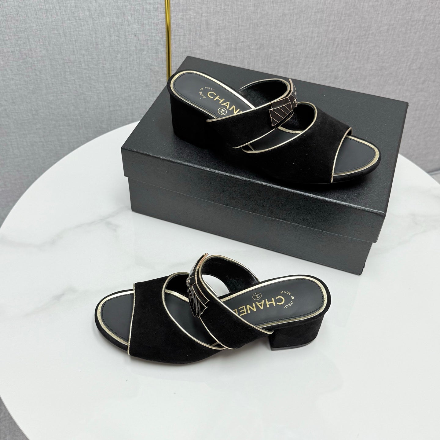 CC DOUBLE-STRAP HEELS 25S IN BLACK SUEDE