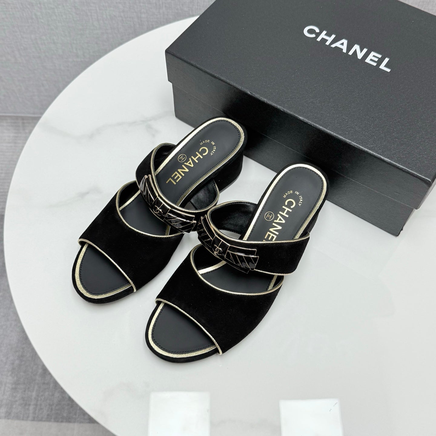 CC DOUBLE-STRAP HEELS 25S IN BLACK SUEDE