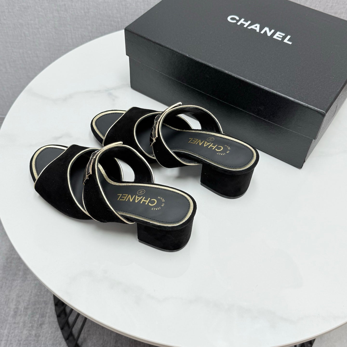 CC DOUBLE-STRAP HEELS 25S IN BLACK SUEDE