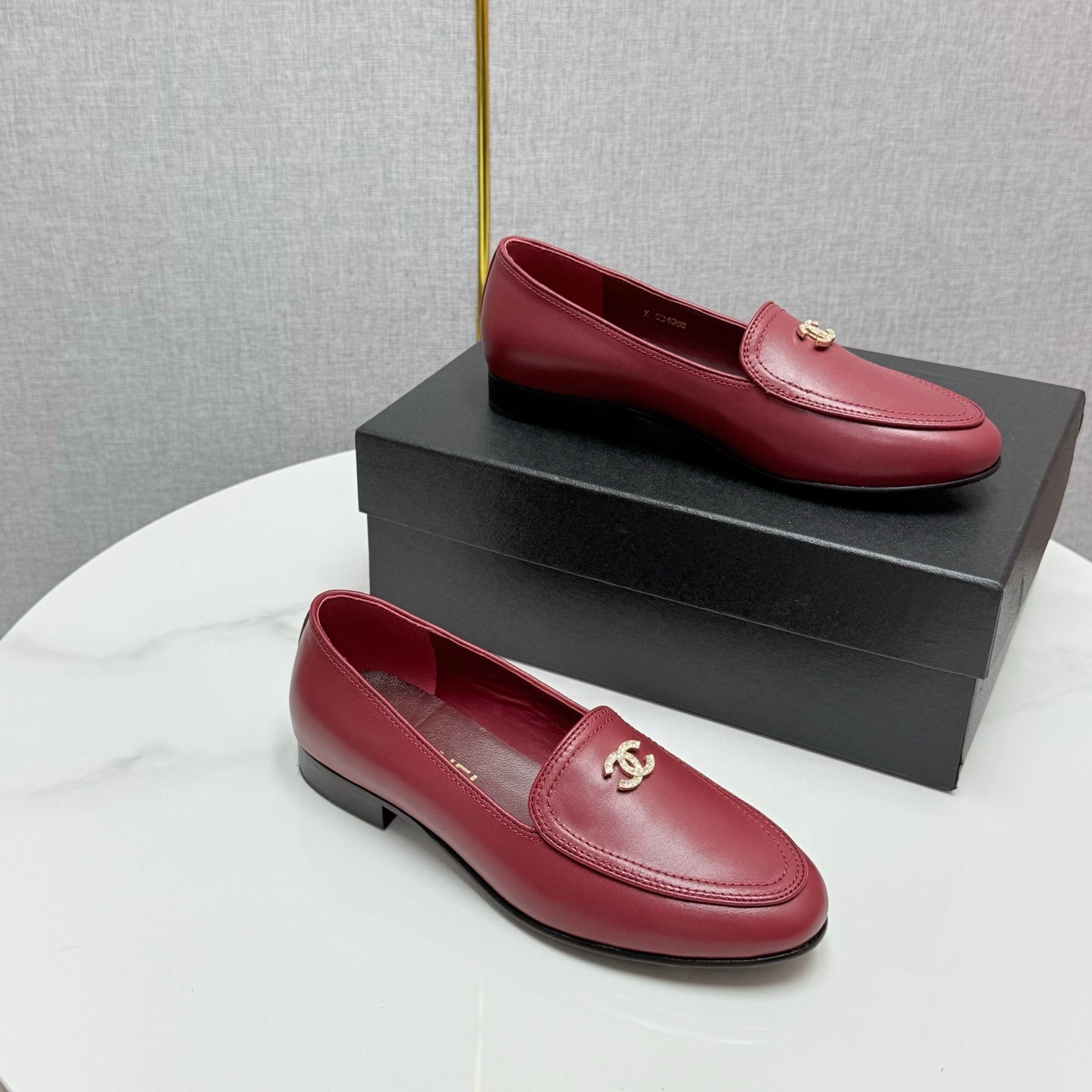 CC LOAFERS 25S IN DARK RED CALFSKIN GOLD HARDWARE WITH STONES