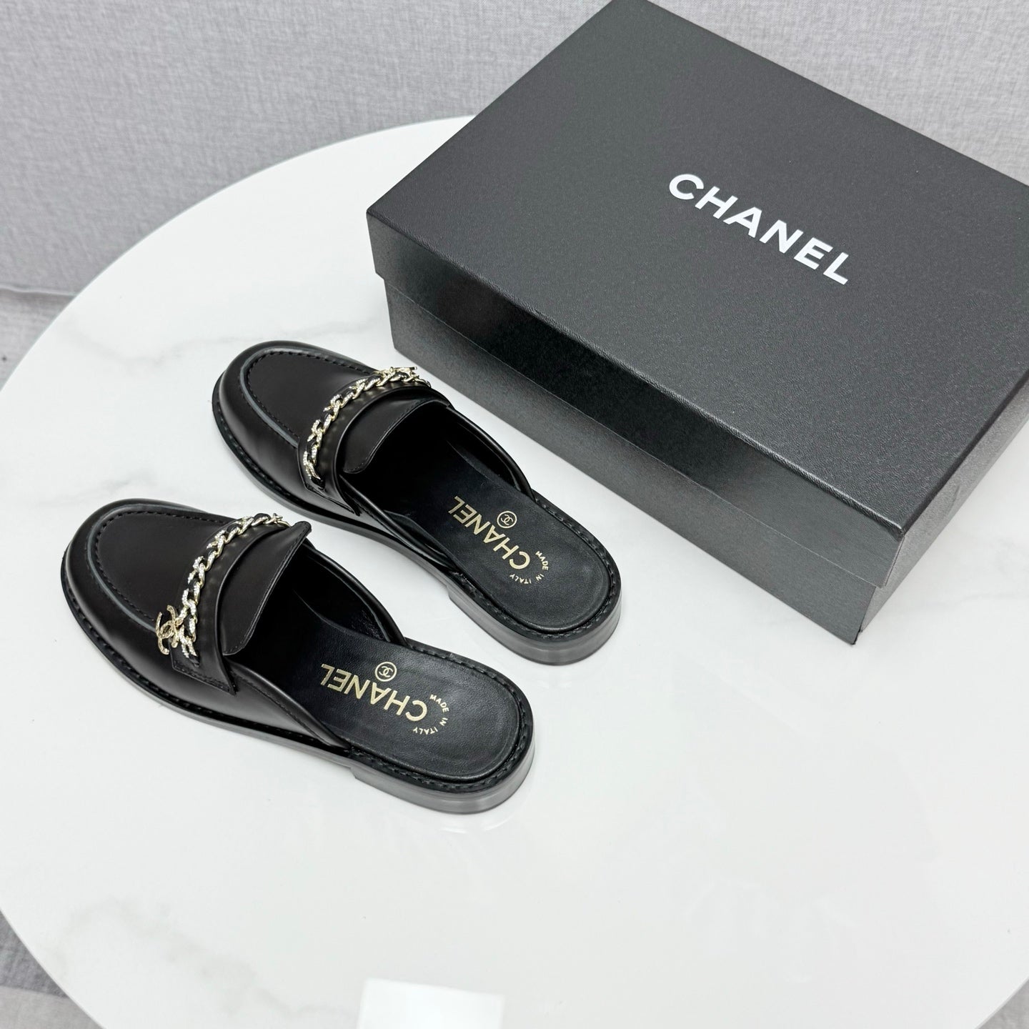 CC FLAT MULE 25S IN BLACK CALFSKIN STYLE 2