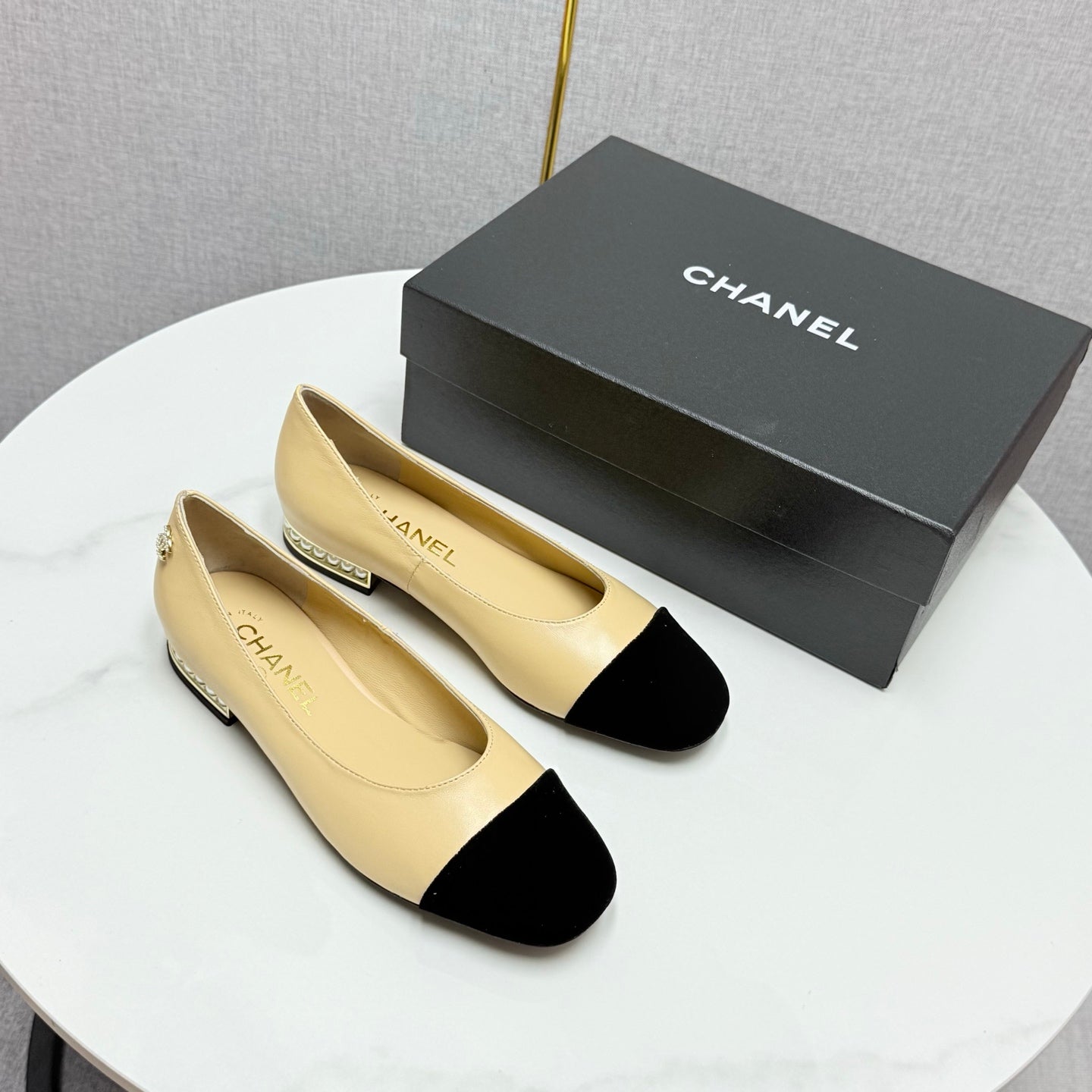 CC BALLET FLATS 25S IN BEIGE LAMBSKIN AND BLACK SUEDE WITH PEARL HEEL