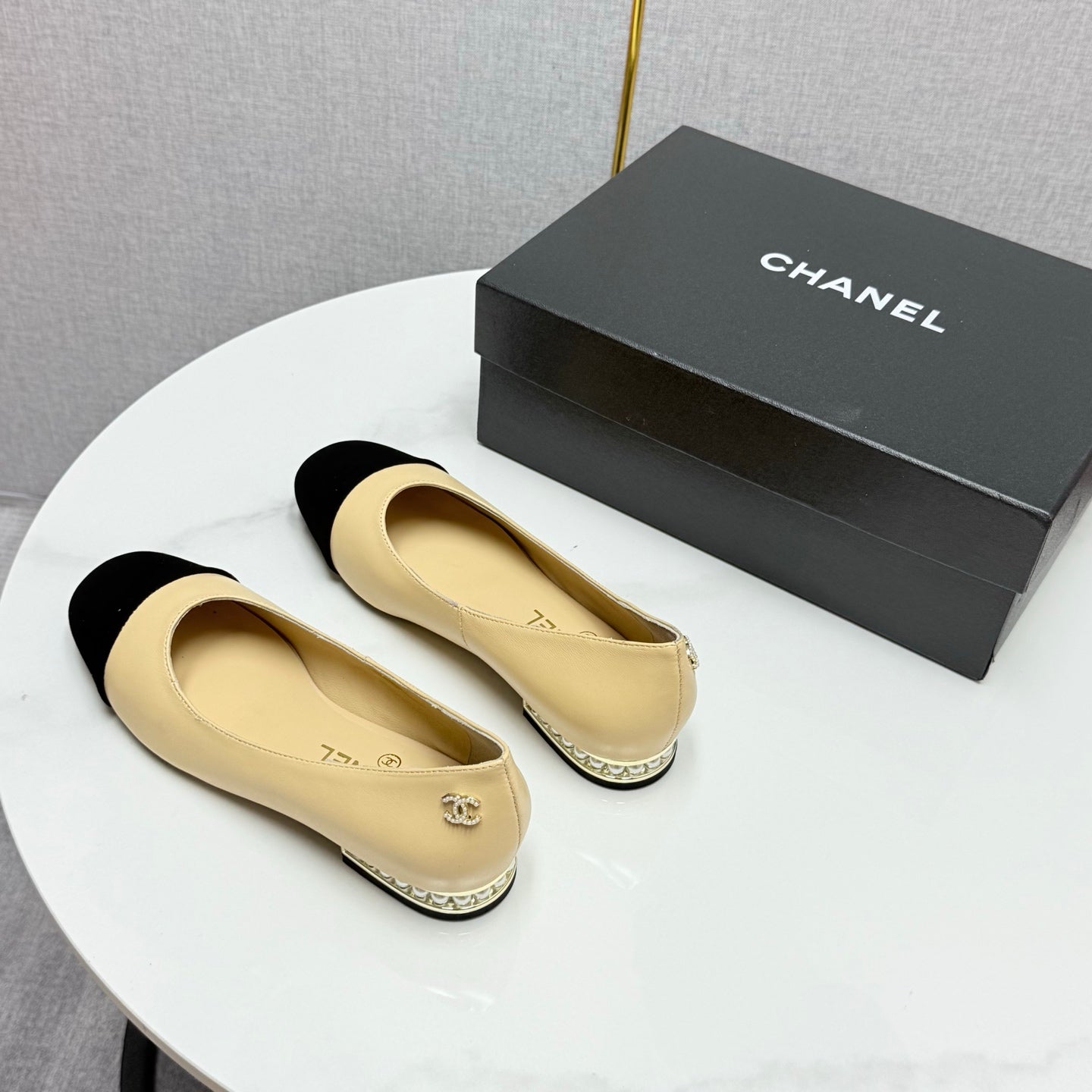 CC BALLET FLATS 25S IN BEIGE LAMBSKIN AND BLACK SUEDE WITH PEARL HEEL