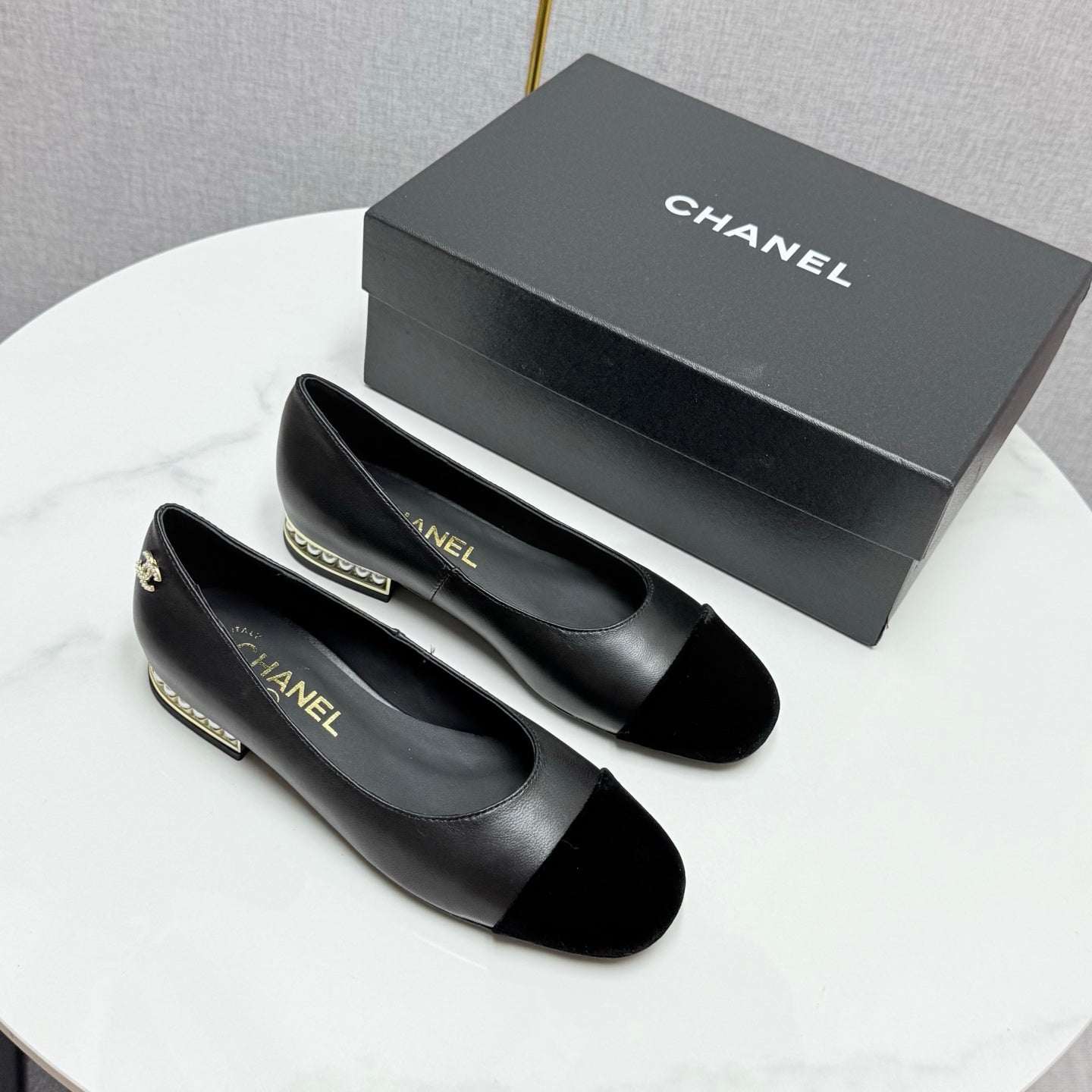 CC BALLET FLATS 25S IN BLACK LAMBSKIN AND SUEDE WITH PEARL HEEL