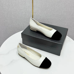 CC BALLET FLATS 25S IN WHITE LAMBSKIN AND BLACK SUEDE WITH PEARL HEEL