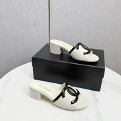 CHANEL 26S BLOCK HEEL SANDALS 40 MM IN WHITE CROCODILE-EMBOSSED CALFSKIN