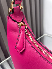 FENDIGRAPHY MEDIUM 29 IN BRIGHT PINK SMOOTH LAMBSKIN GOLD HARDWARE