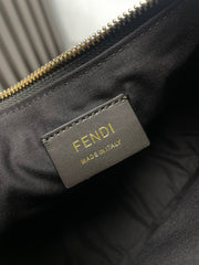 FENDIGRAPHY MEDIUM 29 IN BLACK SMOOTH LAMBSKIN GOLD HARDWARE