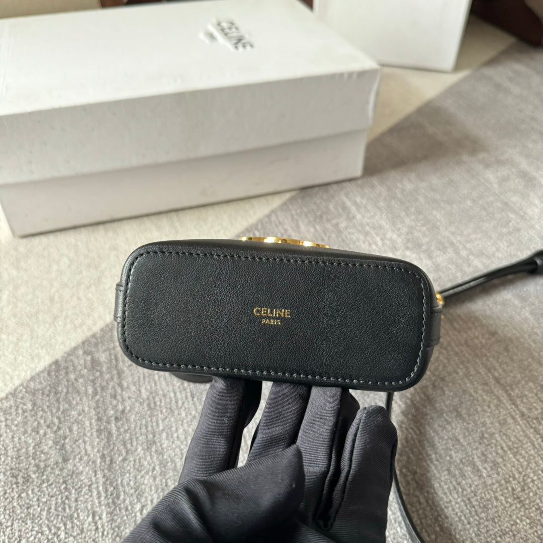 BUCKET MINI 13.5 TRIOMPHE BLACK IN SMOOTH CALFSKIN