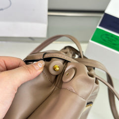 DRAWSTRING BUCKET BAG 25 IN BROWN BEAR SOFT LAMBSKIN