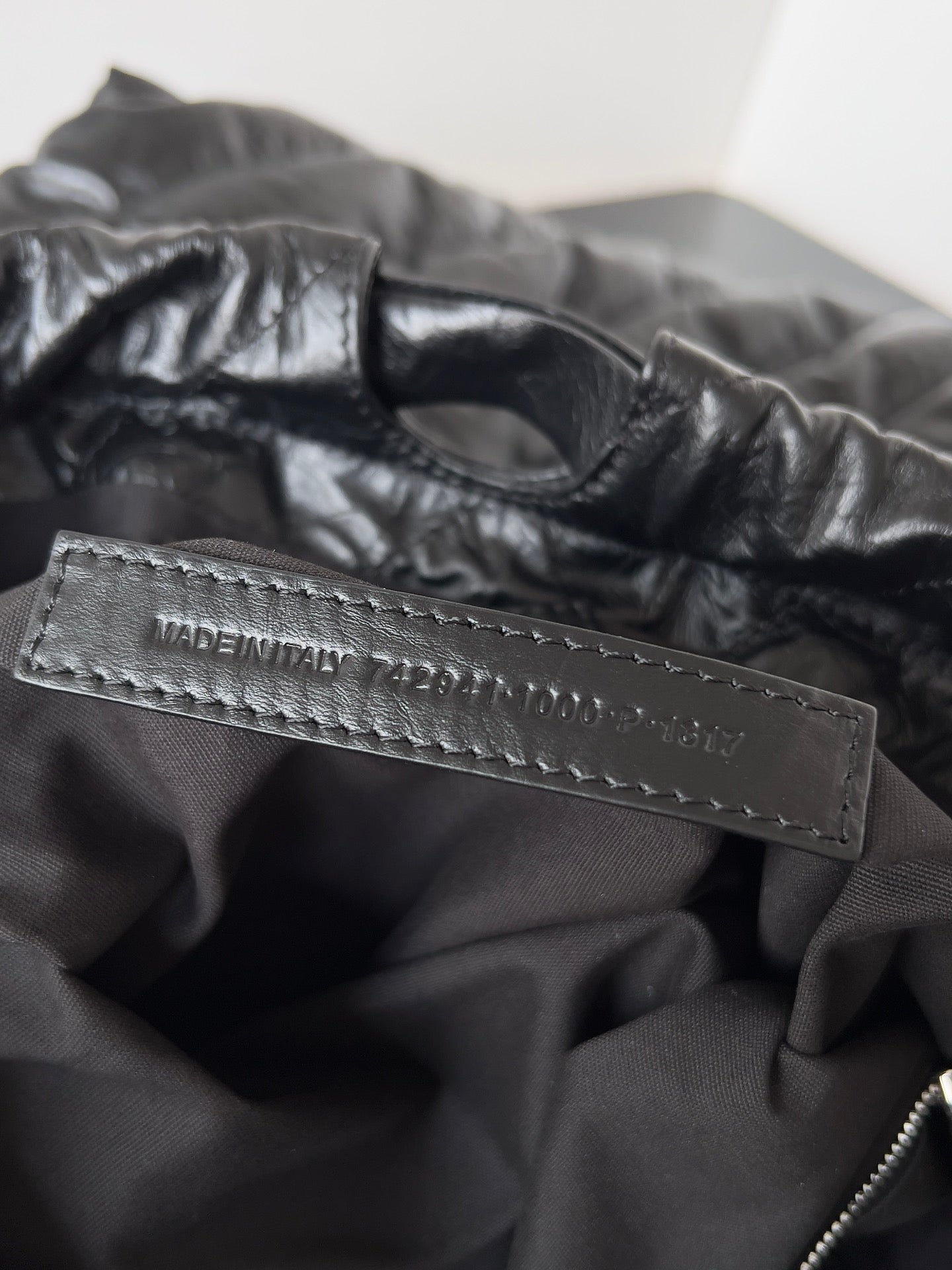 CRUSH LARGE TOTE BAG 46 IN BLACK QUILTED CALFSKIN SILVER HARDWARE