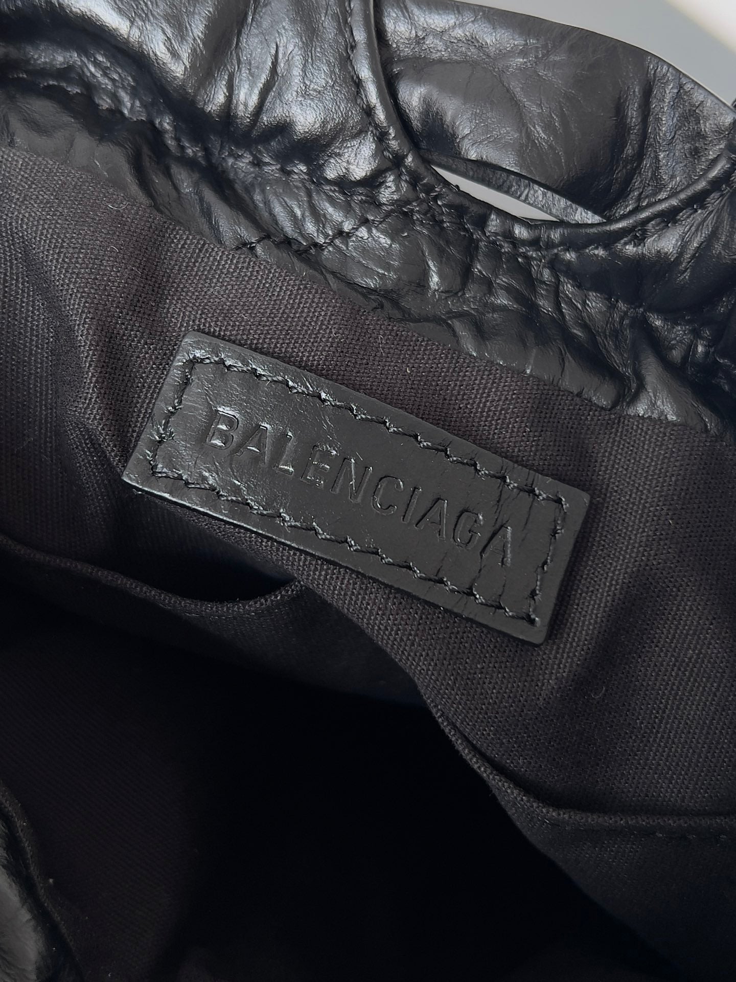 CRUSH TOTE BAG 20 IN BLACK QUILTED CALFSKIN SILVER HARDWARE