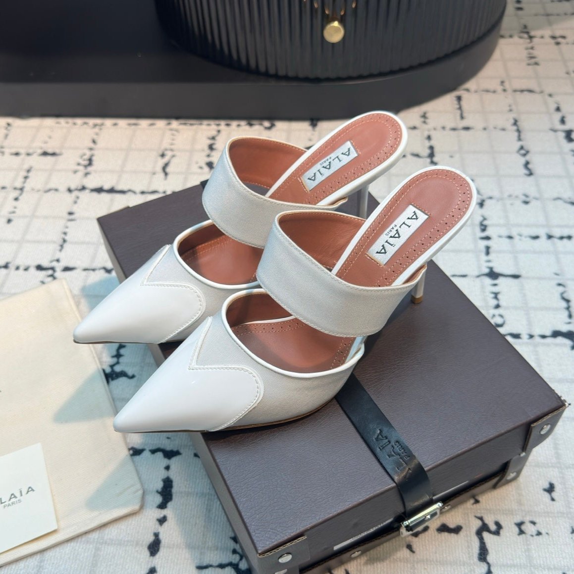 ALAIA HIGH HEEL 9 CM IN WHITE CALFSKIN