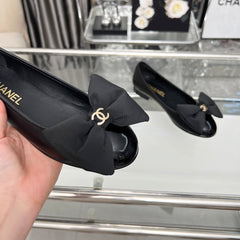 CHANEL 25S ROUND TOE BALLET FLATS WITH A BOW IN BLACK CALFSKIN