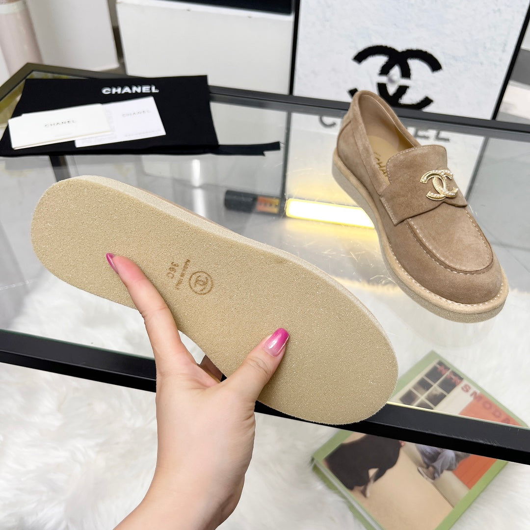 CC PEARL LOGO LOAFERS IN CINNAMON BROWN SUEDE