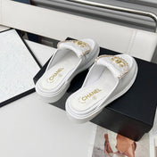 CHANEL 25S MULES WITH CHAIN DETAIL IN WHITE CALFSKIN GOLD HARDWRE