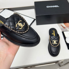 CHANEL 25S MULES WITH CHAIN DETAIL IN BLACK CALFSKIN GOLD HARDWRE
