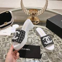 WEDGE PLATFORM IN BLACK FABRIC WITH WHITE LOGO