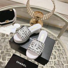 WEDGE PLATFORM IN BLACK MIX WHITE FABRIC WITH LOGO