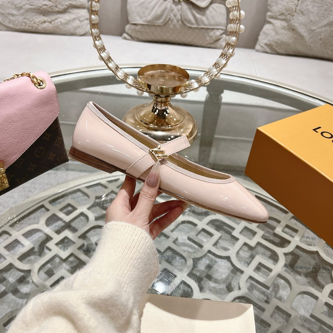 MARY JANE SHOES IN LIGHT PINK PATENT CALFSKIN