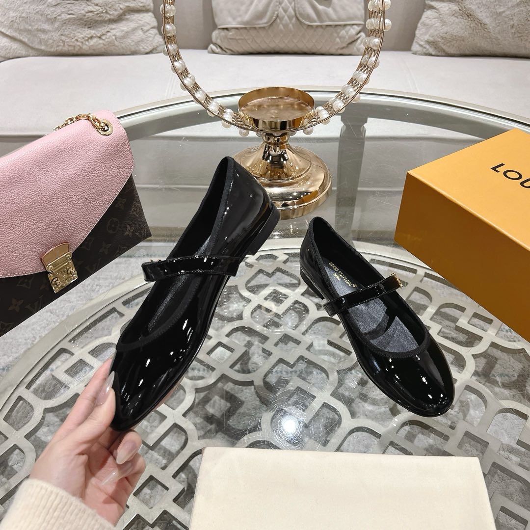 MARY JANE SHOES IN BLACK PATENT CALFSKIN