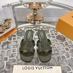 ISOLA FLAT SLIDE IN ARMY GREEN CALFSKIN